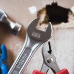 Comment remplacer un robinet autoperceur ?